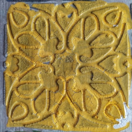 patina-s-effektom-mikrotreshhin-zhyoltaya